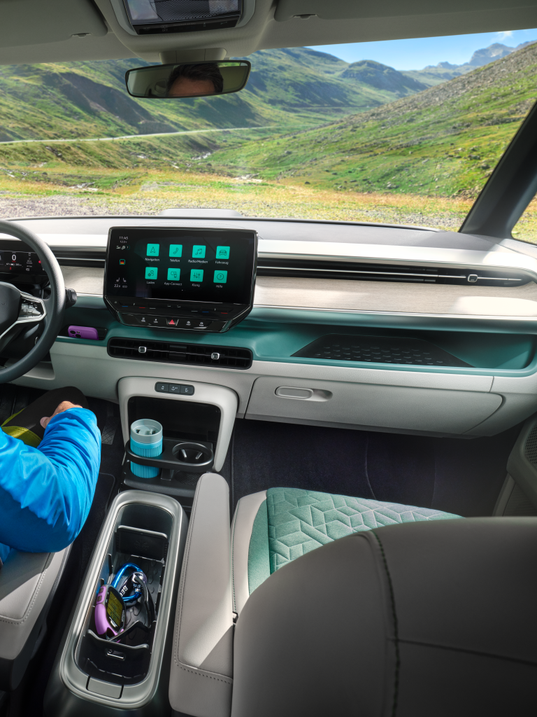 ID. Buzz Cargo műszerfal a hátsóülésről VW ID Buzz Cargo műszerfal